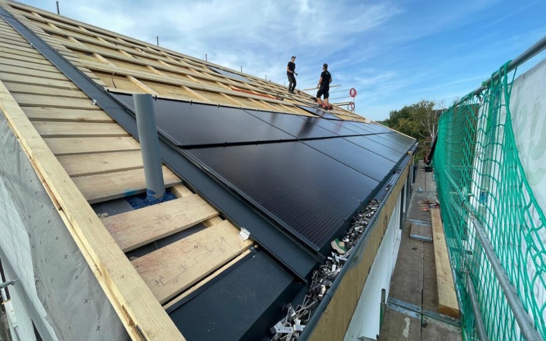 Von Alt zu Zukunft: Dachsanierung mit integrierter PV-Technologie